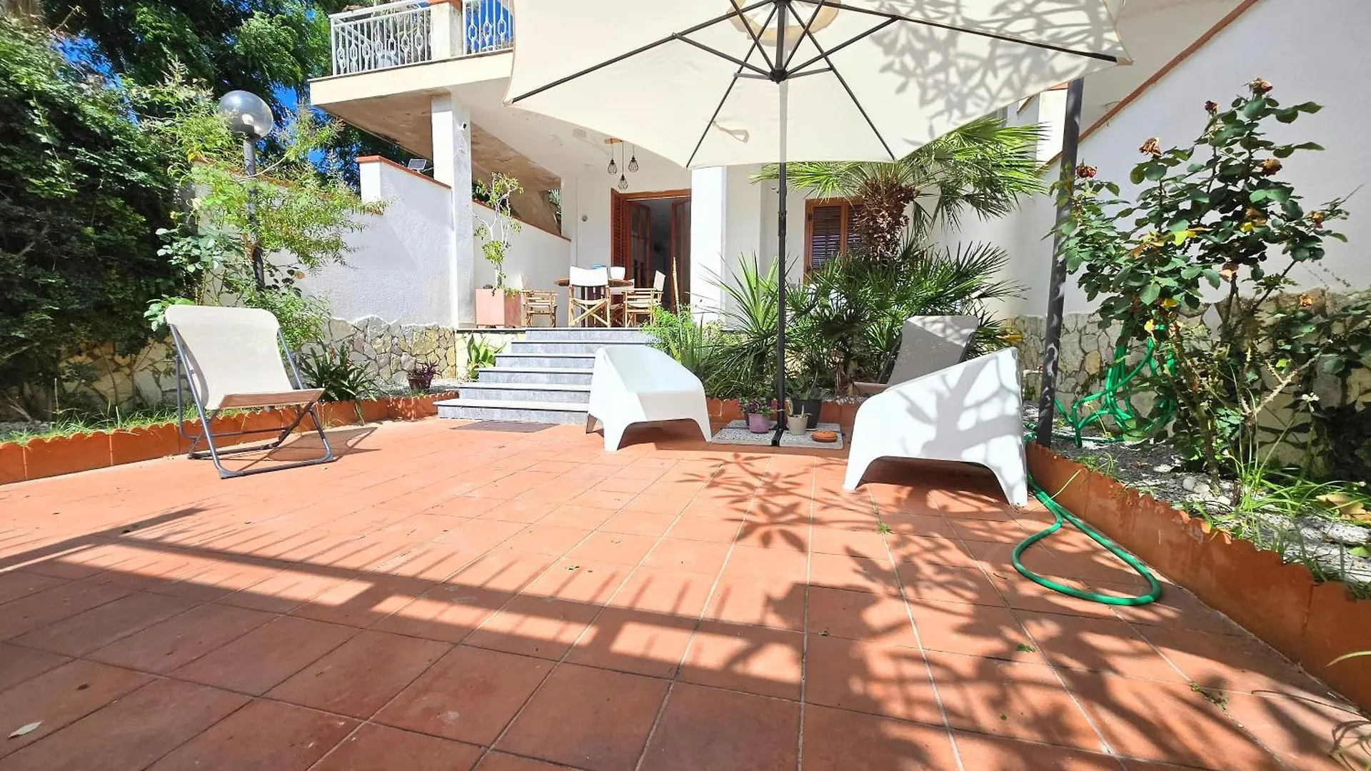 Villa Lumos Mondello Beach location